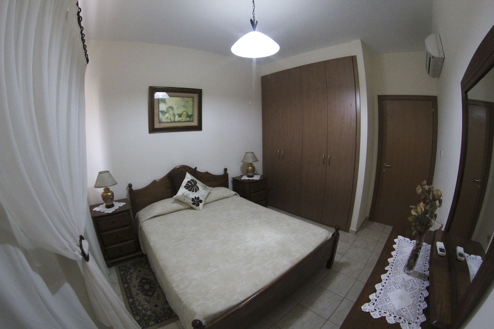 Eve Pissouri Xιnisteri Villa Pissouri Cyprus — Guestroom (photo 5 of 5)