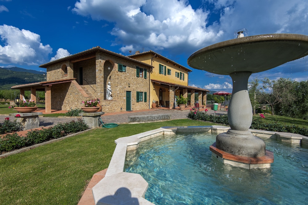 Agriturismo B&B Savernano — 4-Star Luxury Hotel in Reggello, Italy