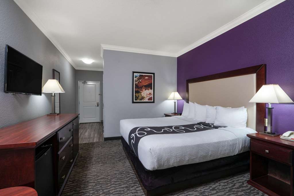La Quinta Inn & Suites by Wyndham Loveland Estes Park - photo 11