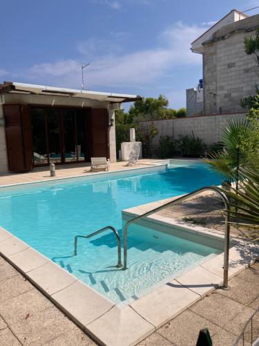 Villa sul mare con piscina privata — 4-Star Luxury Hotel in Bisceglie, Italy