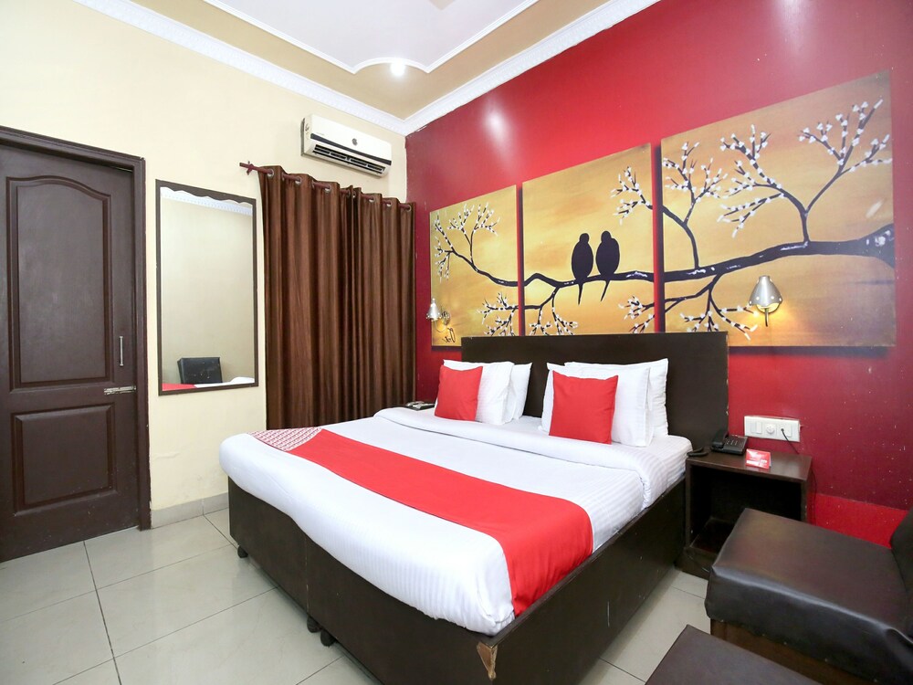 OYO 1357 Hotel Midland in Jalandhar, India