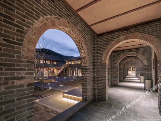 Fuping forest station - carbon neutral hotel in Doucun