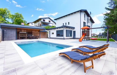 Cozy Home In Karlovac With Sauna — 5-Star Luxury Hotel in Karlovac, Croatia