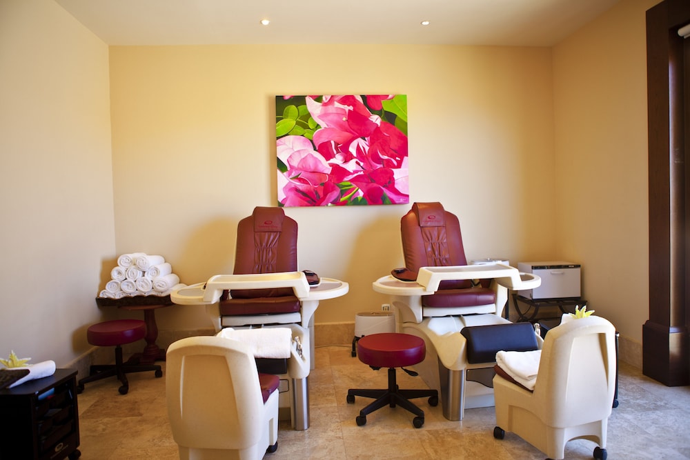 Nail salon