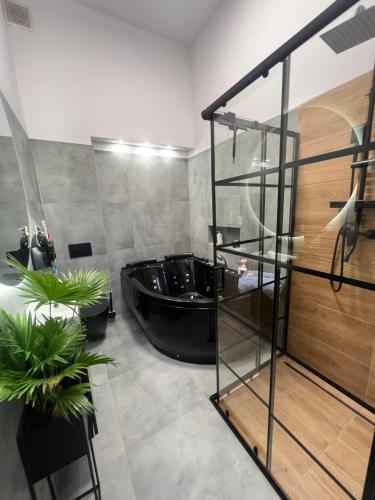 LOFT w centrum z jacuzzi — 4-Star Luxury Hotel in Wroclaw, Poland