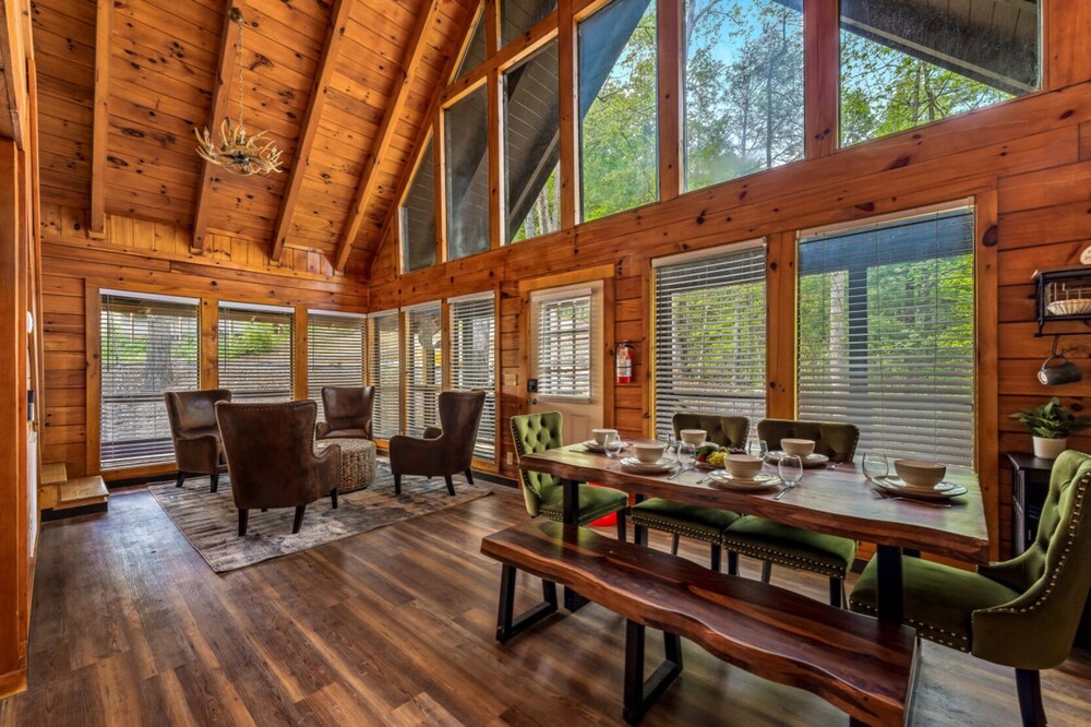 Mountain Majesty By Ghosal Luxury Lodging - photo 30