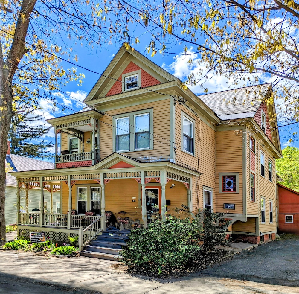 Blooming Inn Shelburne Falls — 4-Star Luxury Hotel in Shelburne Falls, United States