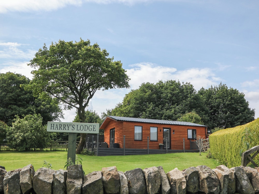 Harry's Lodge — 4-Star Luxury Hotel in Chesterfield, United Kingdom