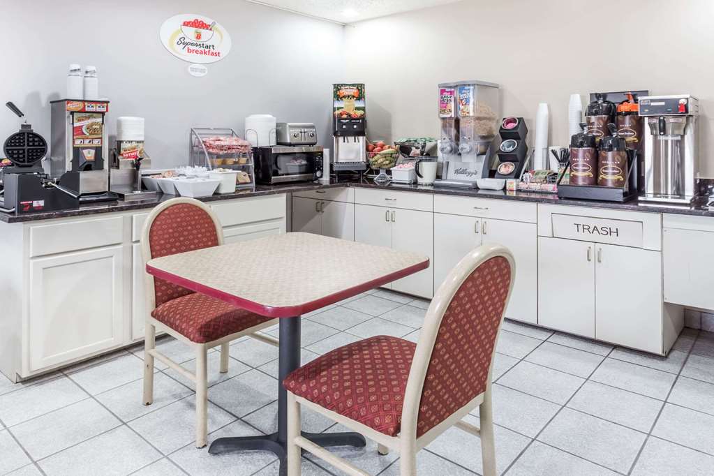 Super 8 by Wyndham Mundelein Libertyville Area - photo 13