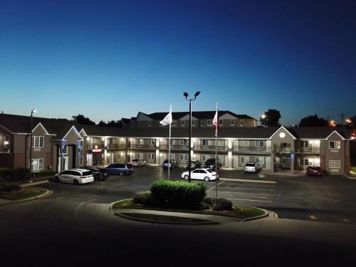 Relax Inn Motel & Suites - photo 3