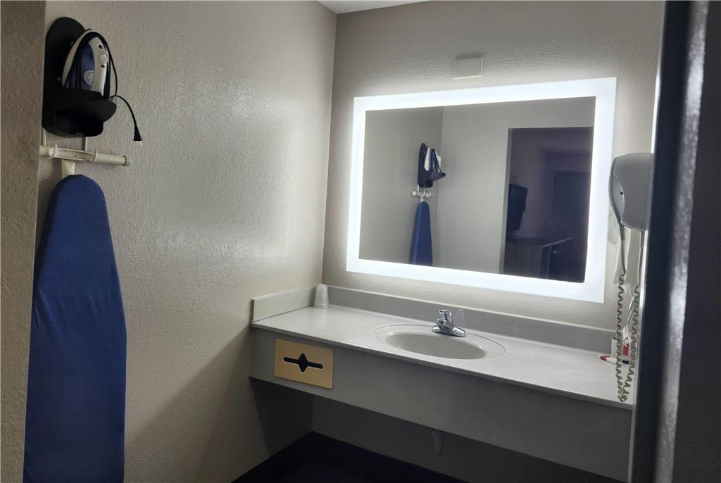 Days Inn by Wyndham Ocean Springs - photo 13