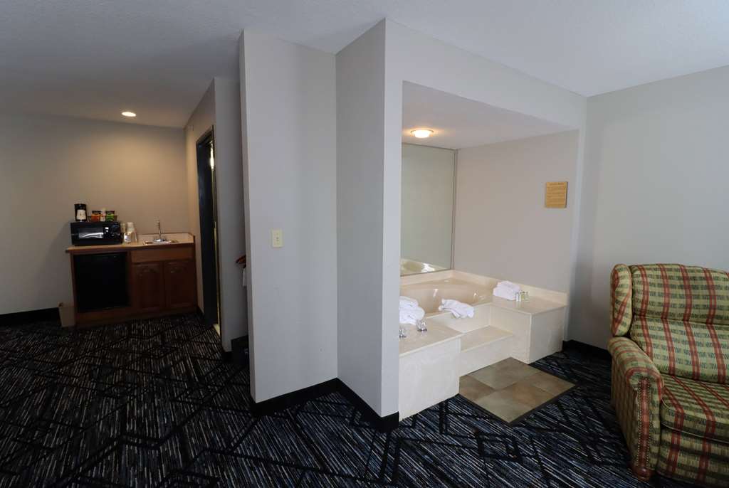 Super 8 by Wyndham Perryville - photo 24