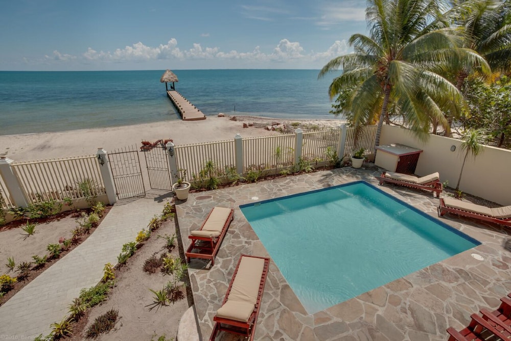 Villa Mission Bay — 4-Star Luxury Hotel in Placencia, Belize