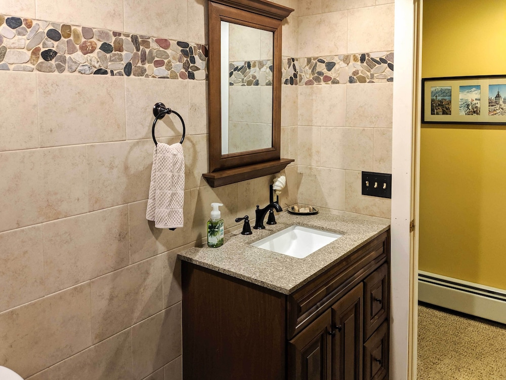 Cozy Home with Sauna Mins to Stowe Mountain Resort - photo 3