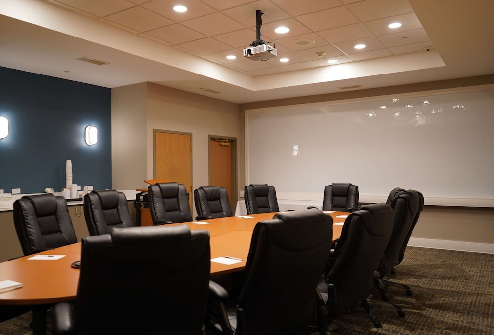 Hampton Inn & Suites Chicago Aurora - photo 43