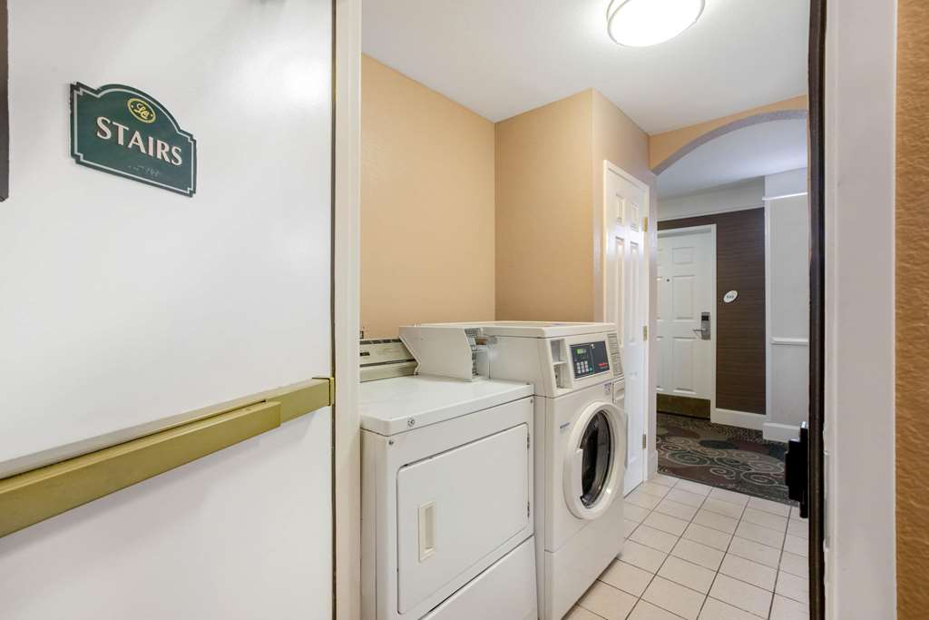 La Quinta Inn & Suites by Wyndham Hesperia Victorville - photo 63