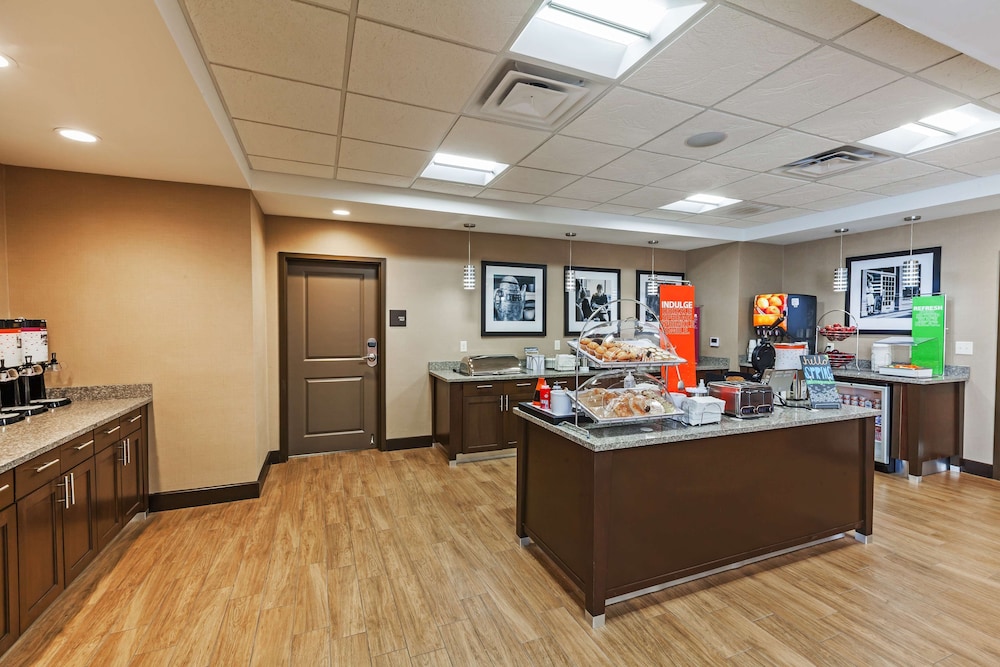 Hampton Inn & Suites Claremore - photo 37