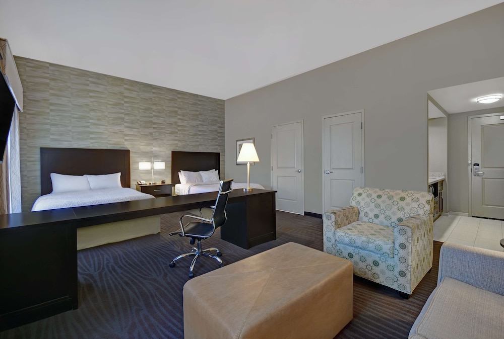 Hampton Inn & Suites Robbinsville - photo 18