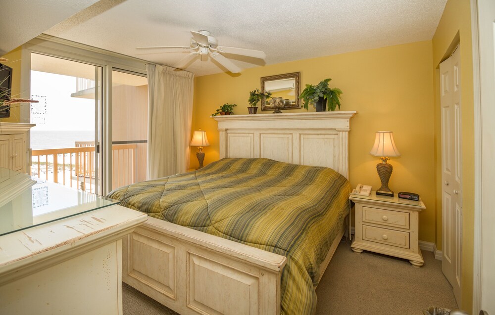 Pelican Beach Resort & Conference Center - photo 12