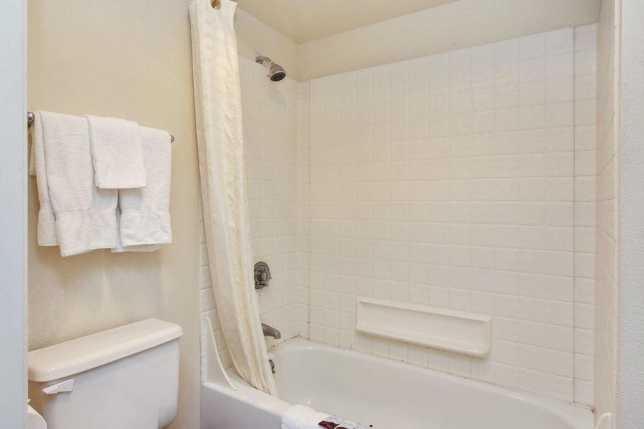 Red Roof Inn Lompoc - photo 11