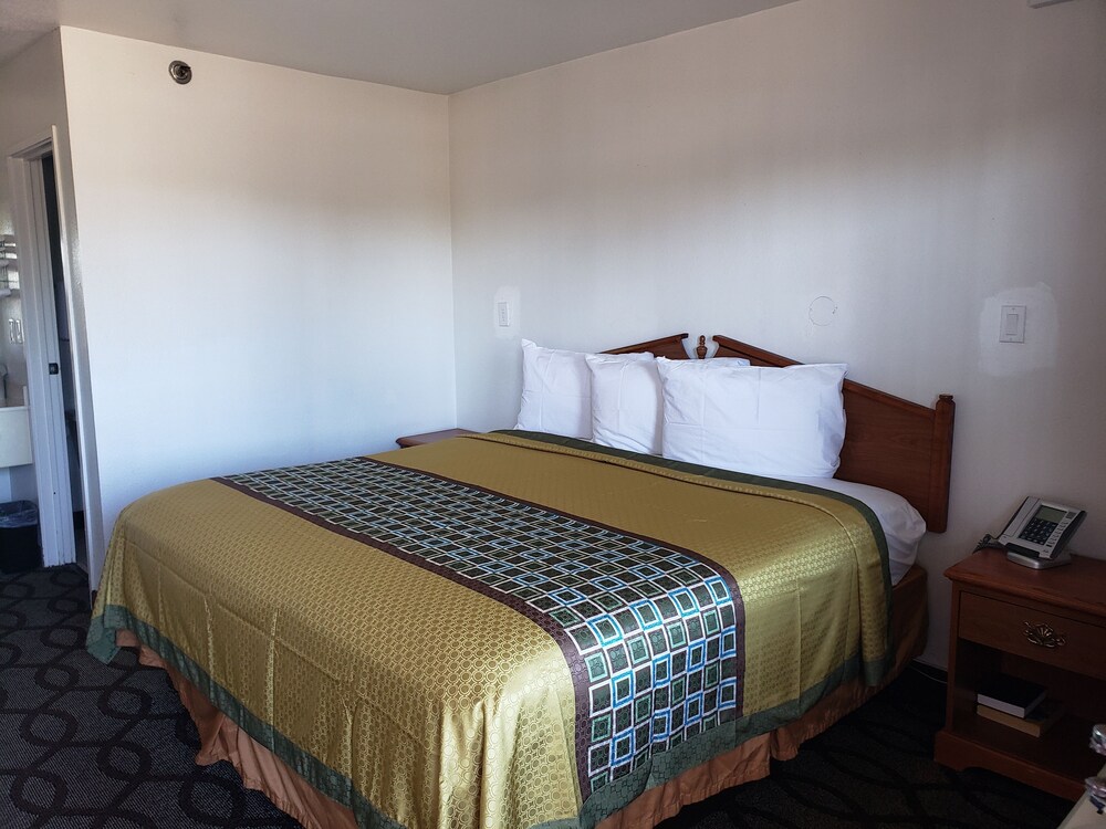 Super 7 Inn - featured photo