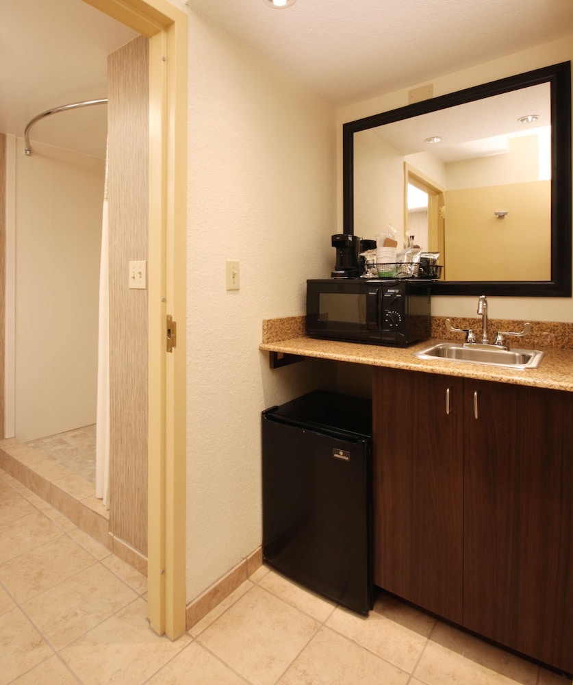 Hampton Inn Champaign Urbana - photo 30