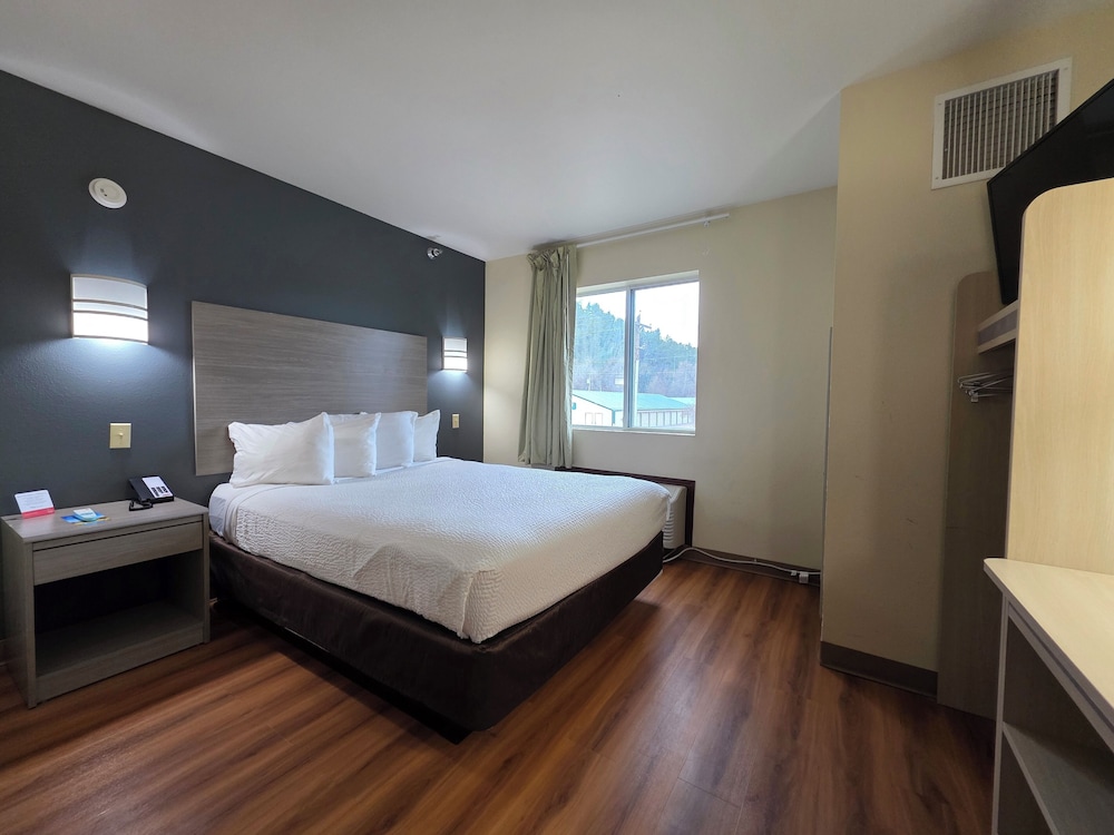 Econo Lodge Hot Springs South - photo 11