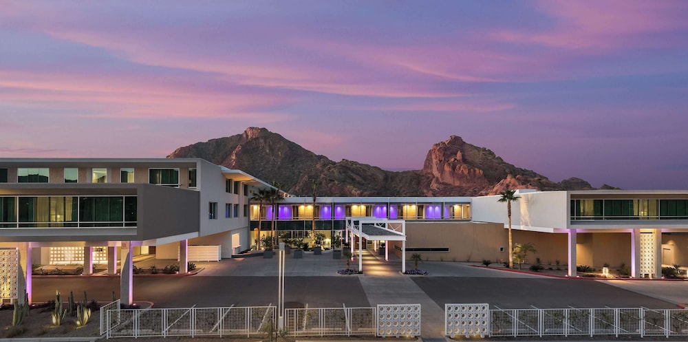 Mountain Shadows Resort Scottsdale — 4-Star Luxury Hotel in Paradise Valley, United States