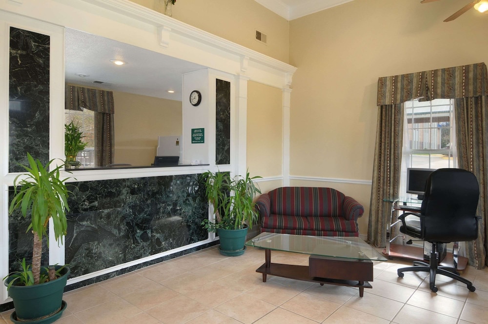 Days Inn by Wyndham KU Lawrence - photo 3