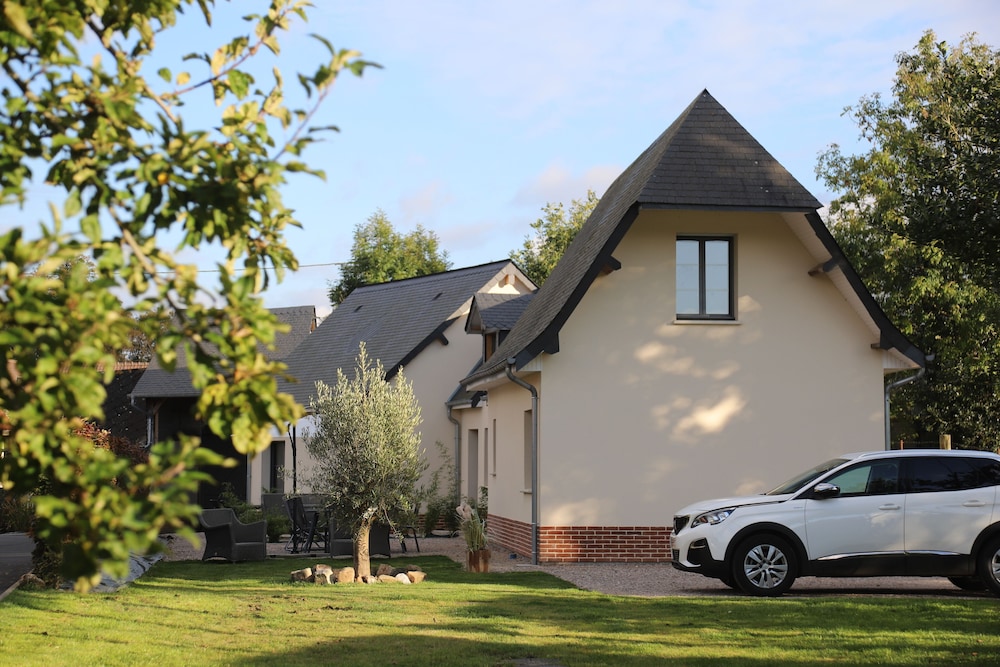 Les Gîtes de Sery Chez Michel — 4-Star Luxury Hotel in Bouttencourt, France