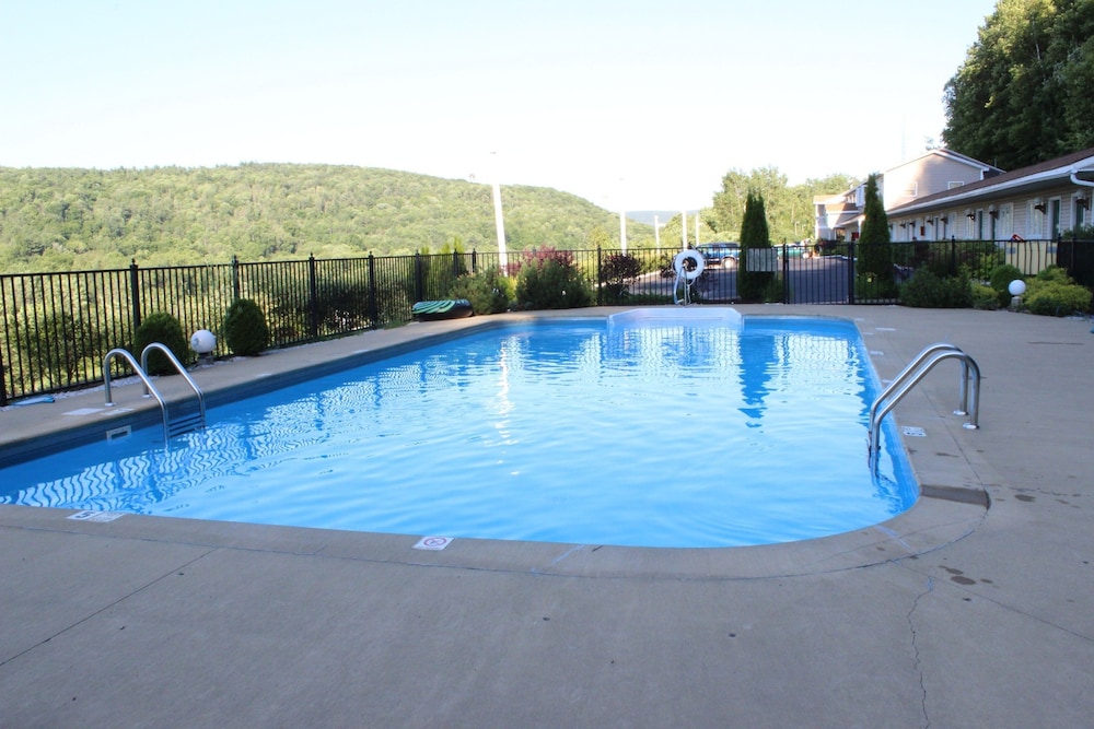 Berkshire Travel Lodge - photo 31