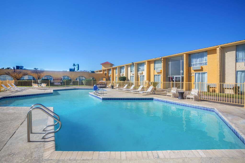 Days Inn by Wyndham Del Rio - photo 15