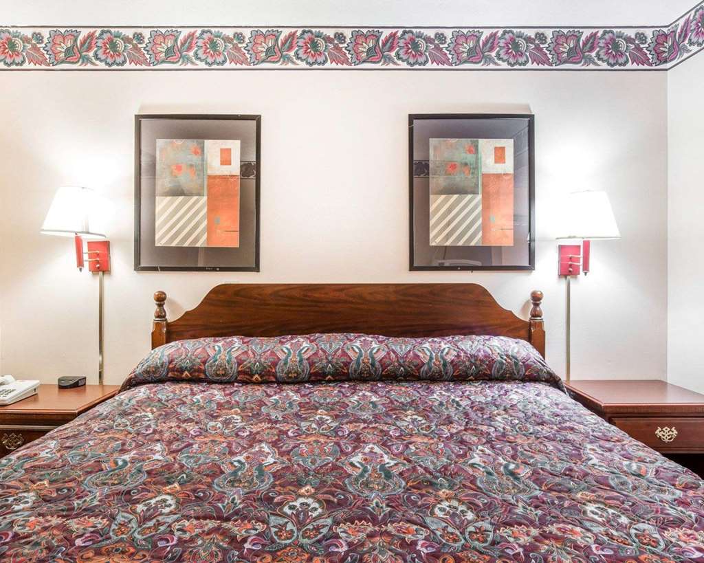 Econo Lodge McDonough South - photo 14