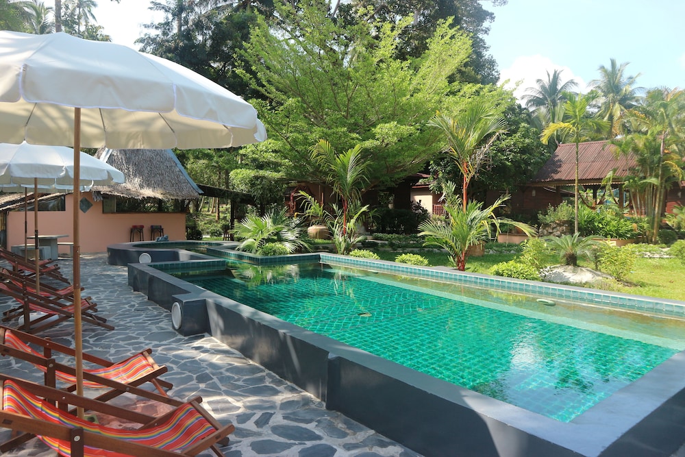 Leeloo Paradise Resort and Spa in Nakhon Si Thammarat, Thailand