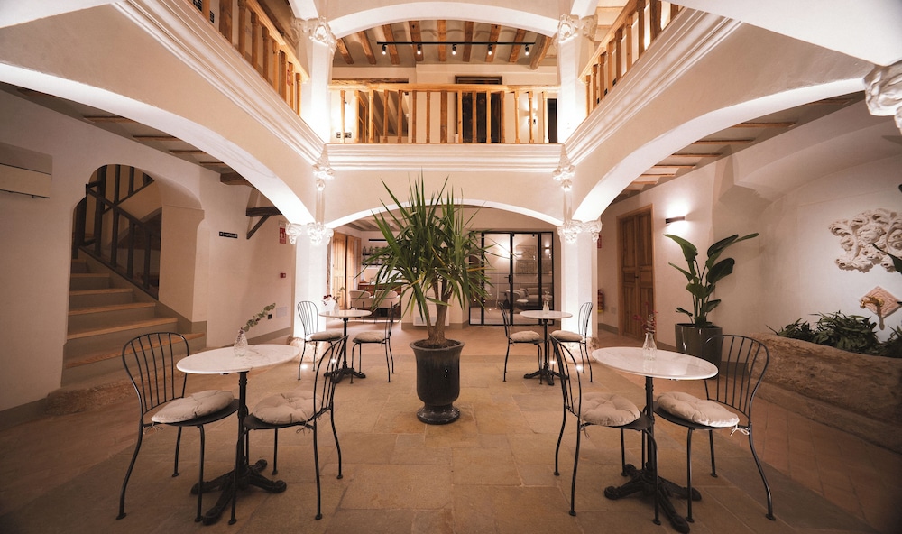 Hotel Boutique Casona Rebolledo — hotel in Zujar