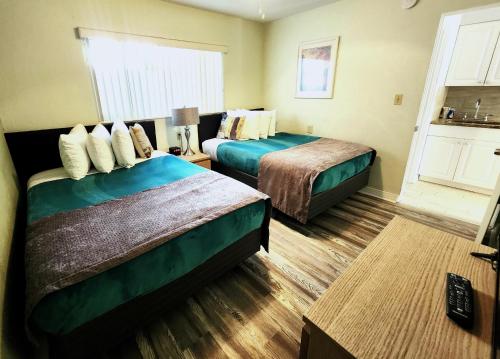 Johns Pass Beach Motel - photo 28