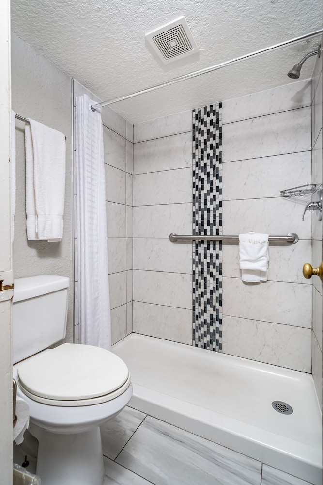 GatorTown Inn - photo 15