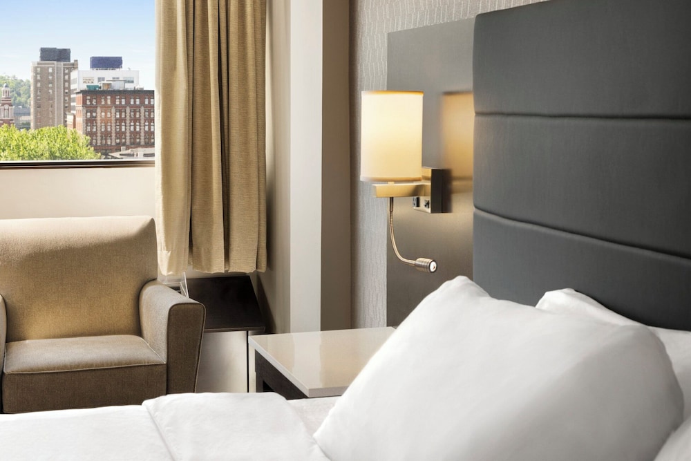 Crowne Plaza Knoxville Downtown University by IHG - photo 12