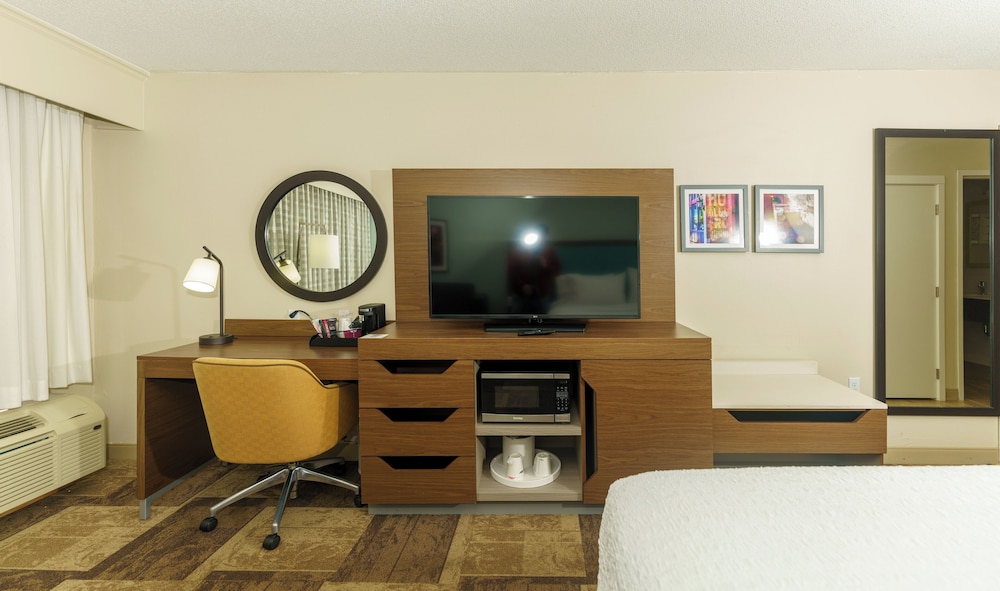 Hampton Inn Hutchinson - photo 32