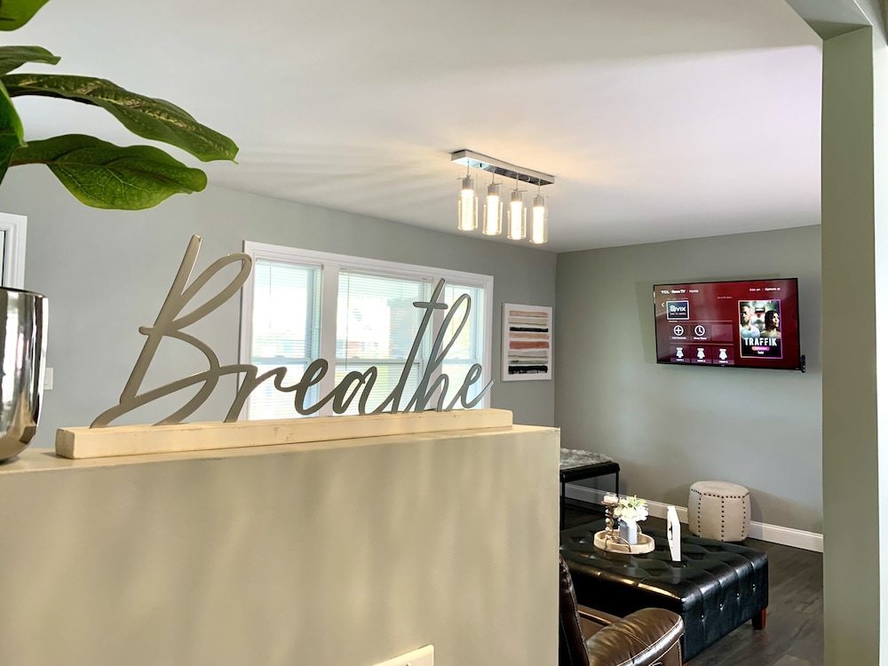 The Horseshoe Falls Villa 6BR Free Parking Minutes From Falls & Casino - photo 25