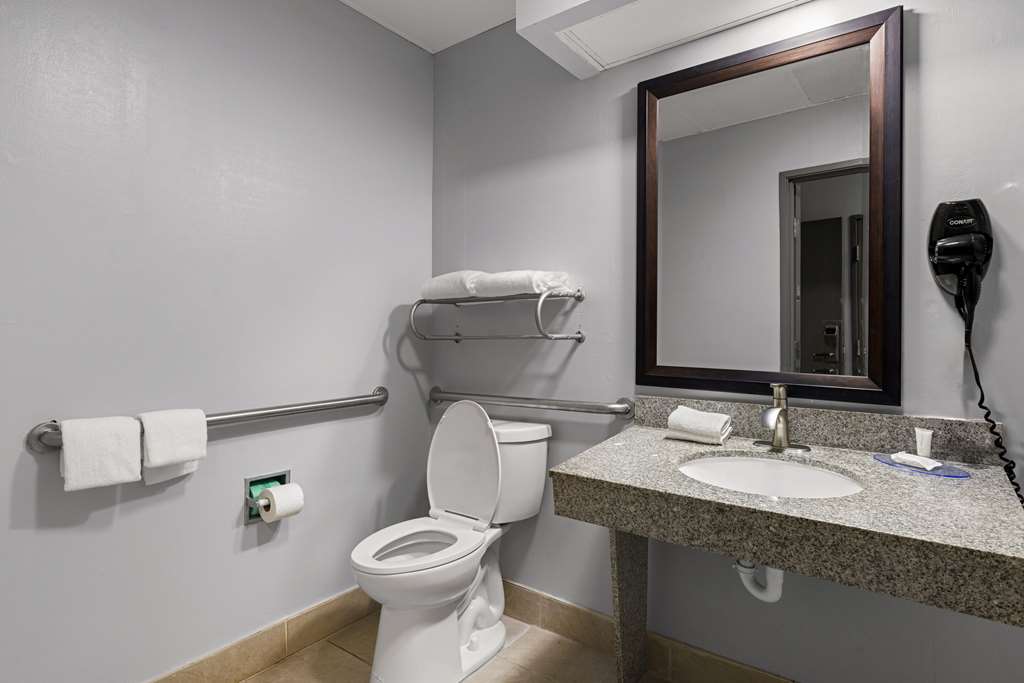 Clarion Pointe Hinesville Near Fort Stewart - photo 13