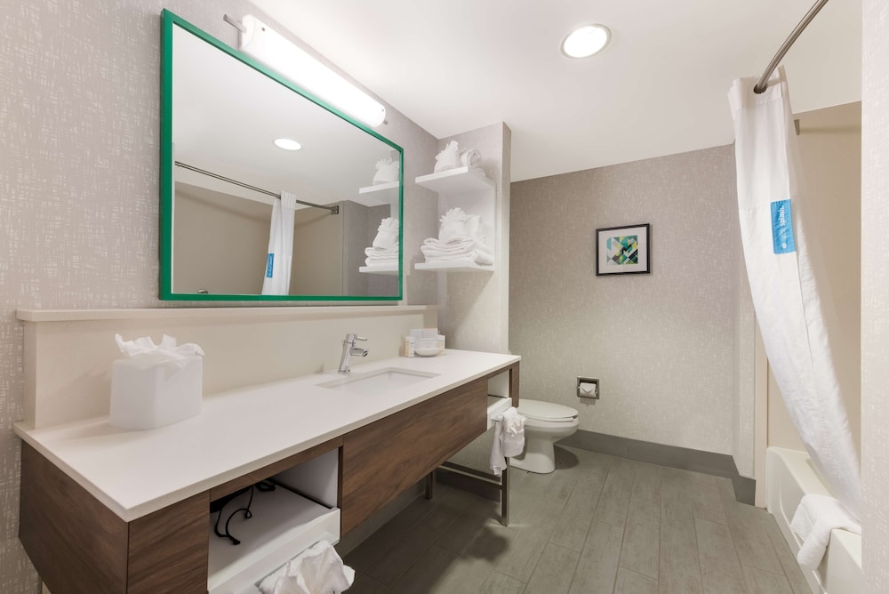 Hampton Inn & Suites Charlotte Airport - photo 29