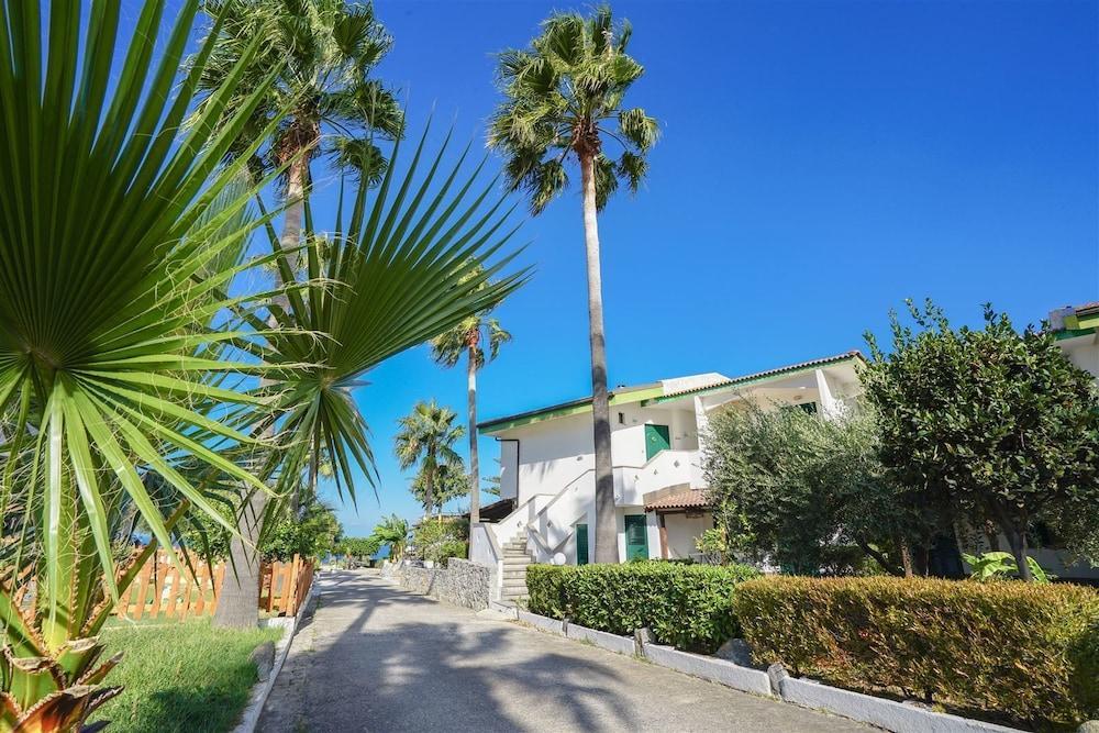 Villaggio Santa Monica — hotel in Cutro