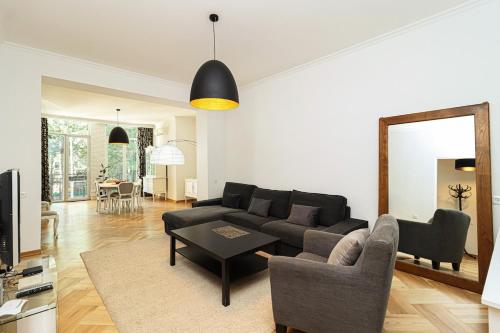 Stylish 3BR Apt near Mziuri Park By Wehost