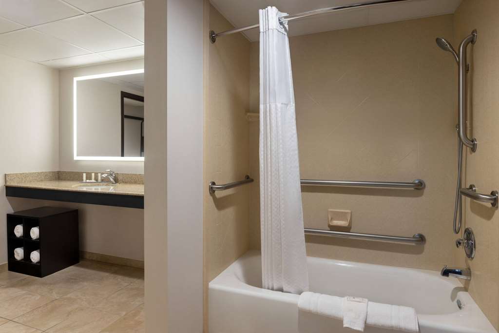 La Quinta Inn & Suites by Wyndham Lake George - photo 15