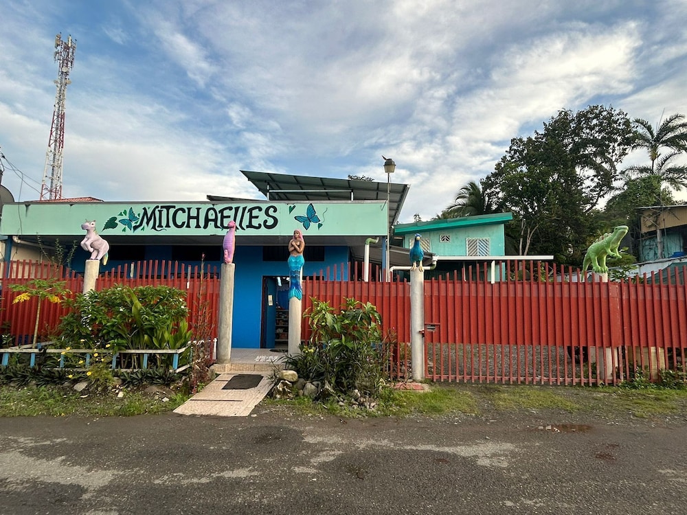 Hospedaje Mitchaelle's - carbon neutral hotel in Unknown City