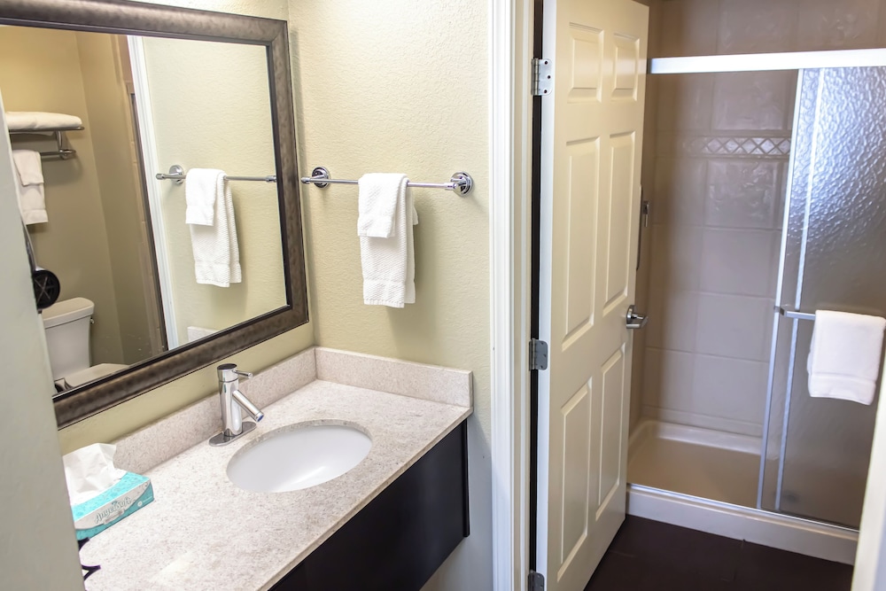 Staybridge Suites Minot by IHG - photo 40