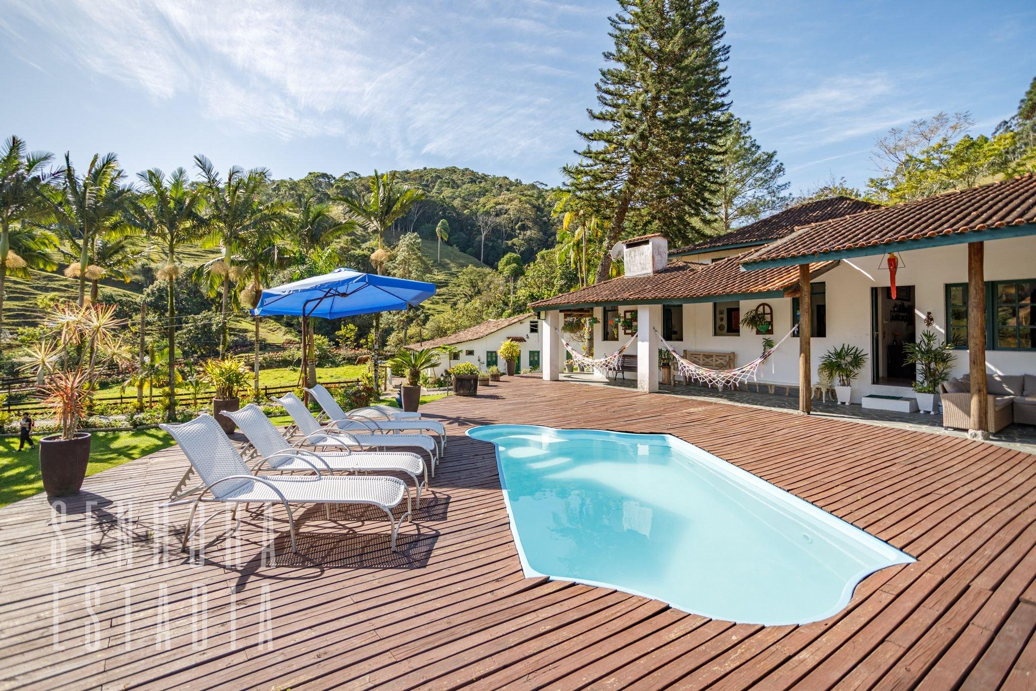 Alpen Ville Sítio com Piscina Inesquecível — hotel in Santana