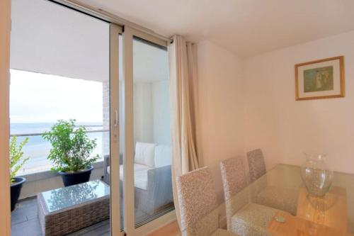 Largigi offering two amazing panoramic sea front apartments — 4-Star Luxury Hotel in Lyme Regis, United Kingdom