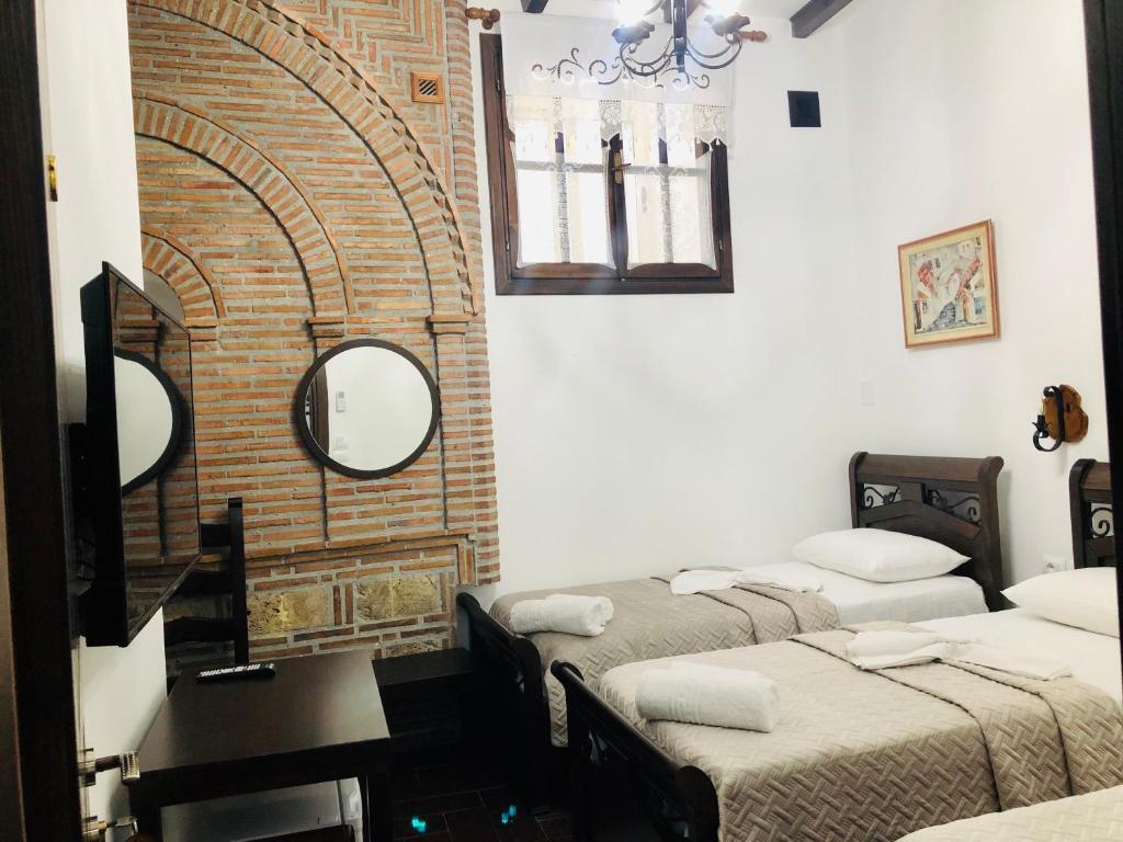 White House Hotel & Restaurant since 1999 in Berat, Albania